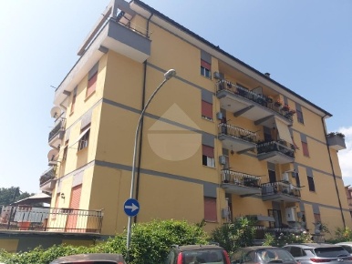 Foto Appartamento in via eugenio azimonti, Capranica di 84 m² con 5 locali