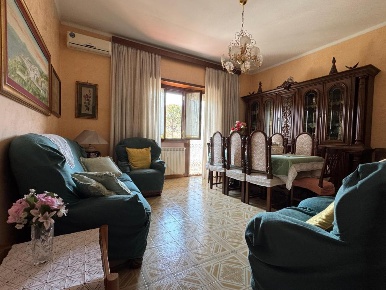Foto Appartamento in Via Portuense, Roma di 160 m² con 6 locali in vendita