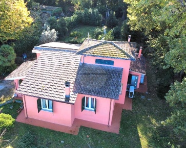 Foto Villa unifamiliare in via dei castagni, Sutri di 147 m² con 7 locali