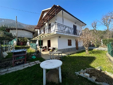 Foto Villa unifamiliare a Val della Torre di 130 m² con 6 locali in vendita