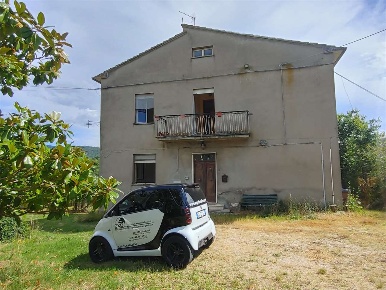 Foto Appartamento a Gualdo Cattaneo di 100 m² con 4 locali in vendita
