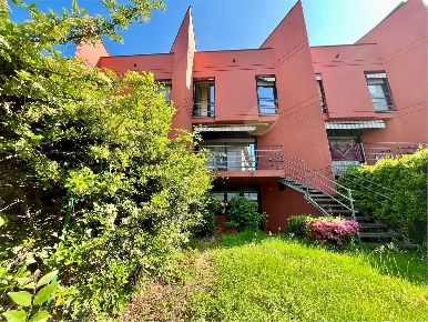 Foto Villa a schiera in via garibaldi, Barzanò di 170 m² con 4 locali