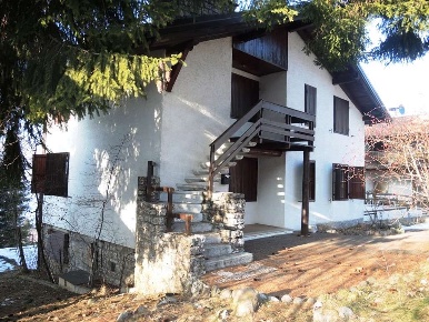 Foto Villa unifamiliare in Polsa, Brentonico di 250 m² con 9 locali