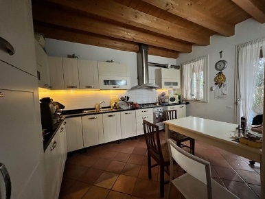 Foto Villa unifamiliare a Rovigo Rovigo Est di 300 m² con 12 locali