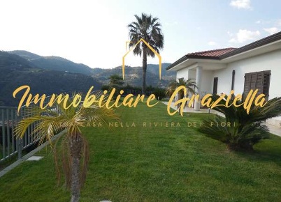 Foto Villa unifamiliare a Camporosso di 300 m² con 5 locali in vendita