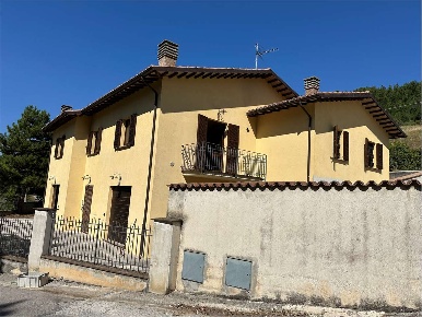 Foto Villa unifamiliare in Località Serre Mosciano, Nocera Umbra di 280 m²