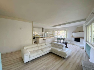 Foto Appartamento in Piazza Primo Vezzulli, Roè Volciano di 200 m²