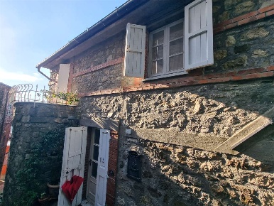 Foto Appartamento a Fosdinovo di 258 m² con 9 locali in vendita