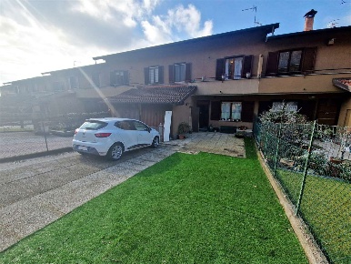 Foto Villa a schiera in Via Aspromonte, Cocquio-Trevisago di 210 m²