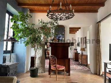 Foto Villa unifamiliare a Cocquio-Trevisago di 420 m² con 15 locali