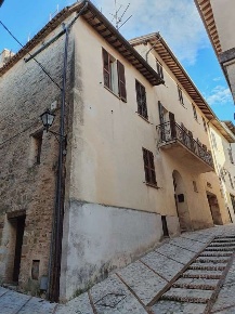 Foto Appartamento a Montefalco di 340 m² con 10 locali in vendita
