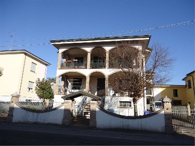 Foto Villa a schiera a San Prospero di 333 m² con 6 locali in vendita