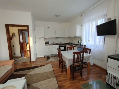 Foto Appartamento a Gualdo Cattaneo di 100 m² con 6 locali in vendita