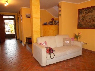 Foto Villa a schiera in Via Nenni, San Prospero di 188 m² con 7 locali