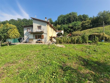 Foto Villa bifamiliare in via europa, Castelnuovo di Garfagnana di 180 m²