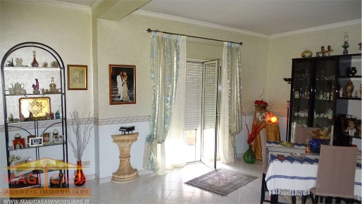 Foto Appartamento a Camporotondo Etneo di 101 m² con 4 locali in vendita