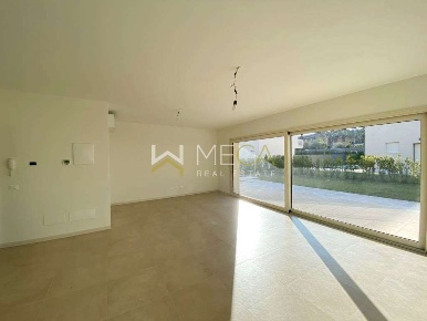 Foto Villa unifamiliare in Via Repubblica, Manerba del Garda di 207 m²