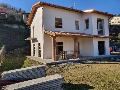 Foto Villa unifamiliare a Castelnuovo di Garfagnana di 150 m² con 5 locali