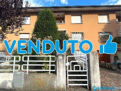 Foto Villa a schiera in VIA COSTA 31, Rolo di 140 m² con 5 locali