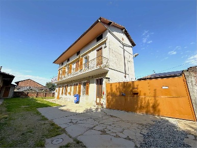 Foto Villa bifamiliare in Via Ghetto 13, Verolengo di 150 m² con 6 locali