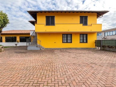 Foto Villa unifamiliare a Borgo Ticino di 270 m² con 4 locali in vendita