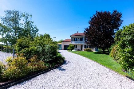 Foto Villa unifamiliare in Via XXV Luglio 999, Vazzola di 193 m² in vendita