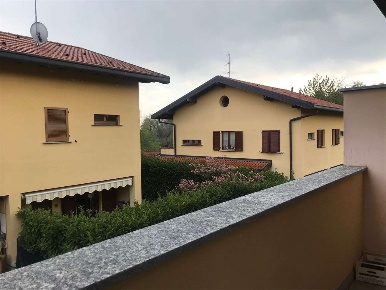 Foto Villa a schiera a Capiago Intimiano di 170 m² con 6 locali in vendita