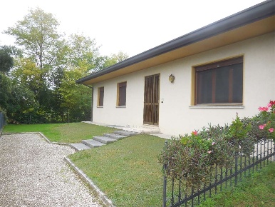 Foto Villa bifamiliare a Cordignano di 240 m² con 5 locali in vendita