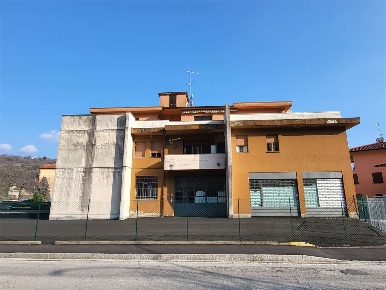 Foto Appartamento in Via volta 36, Ponte Lambro di 95 m² con 3 locali