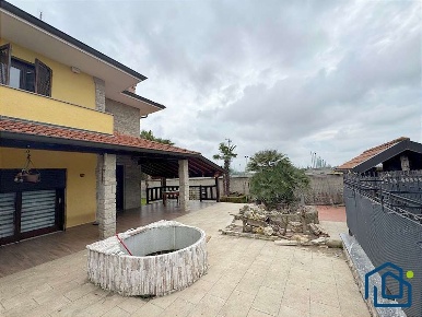 Foto Villa bifamiliare in via Salvo D'Acquisto 13, Ossona di 180 m²