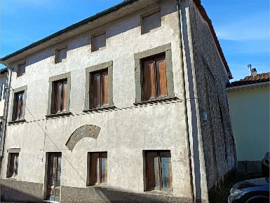 Foto Appartamento a Borgo a Mozzano di 325 m² con 12 locali in vendita