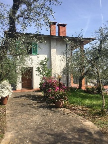 Foto Villa unifamiliare in Montecarlo, Montecarlo in vendita