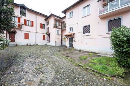 Foto Appartamento in VIA V. VENETO 36, Azzate di 90 m² con 3 locali