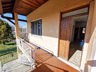 Foto Appartamento in Via Milano, Angera di 125 m² con 4 locali in vendita