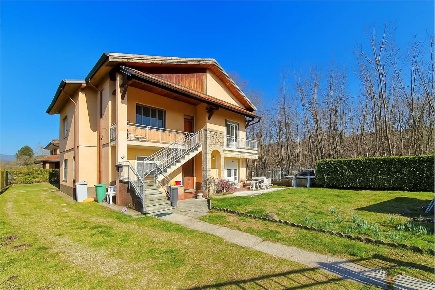 Foto Appartamento in Via Milano, Angera di 125 m² con 4 locali in vendita