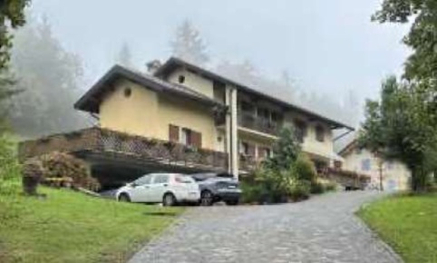 Foto Villa unifamiliare in Via Laste, Limana di 258 m² con 10 locali