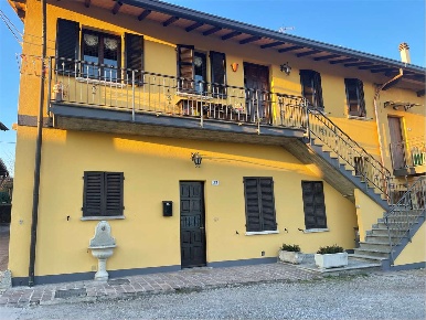 Foto Appartamento a Capiago Intimiano di 120 m² con 5 locali in vendita