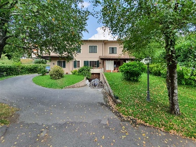 Foto Villa unifamiliare in via sp 72, Castelnuovo di Garfagnana di 300 m²
