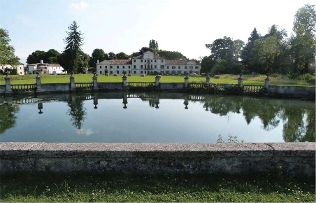 Foto Villa unifamiliare in Via Roma  8, Codognè di 950 m² con 15 locali