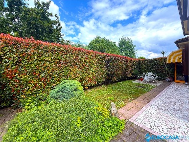 Foto Villa a schiera in Via Bedollo, Fabbrico di 178 m² con 5 locali