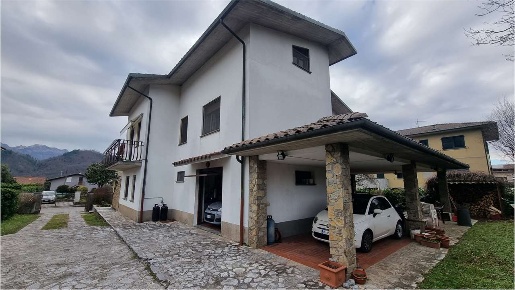 Foto Villa unifamiliare in Via Vecchiacchi, Castelnuovo di Garfagnana