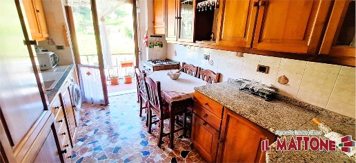 Foto Appartamento in Via Antonio Gavino, Campomorone di 75 m² con 5 locali