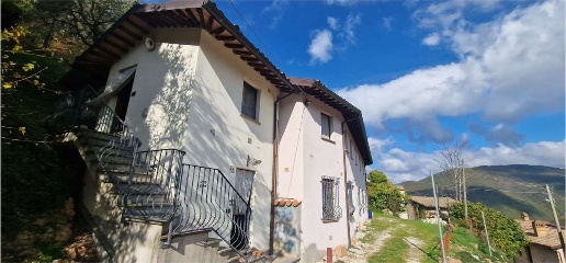 Foto Appartamento a Nocera Umbra di 80 m² con 5 locali in vendita