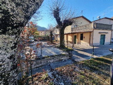 Foto Appartamento in via Carbonaia 2, Castelnuovo di Garfagnana di 120 m²