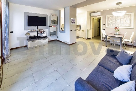Foto Appartamento in Via Montello 10, Barlassina di 80 m² con 2 locali