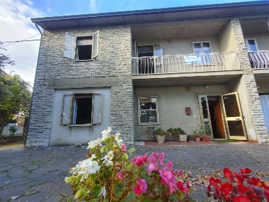 Foto Appartamento a Gualdo Cattaneo di 140 m² con 7 locali in vendita
