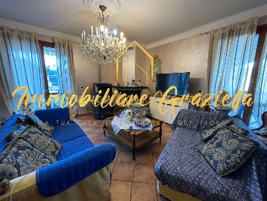 Foto Villa bifamiliare a Camporosso di 200 m² con 7 locali in vendita