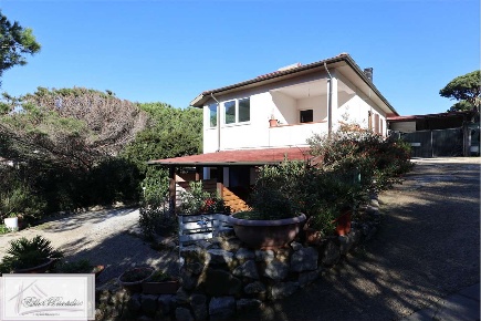 Foto Villa unifamiliare a Campo nell'Elba di 200 m² con 9 locali in vendita
