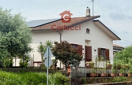 Foto Villa unifamiliare in Via Provinciale lucchese  354, Uzzano di 143 m²