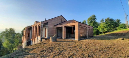 Foto Villa unifamiliare a Gattico-Veruno di 500 m² con 10 locali in vendita